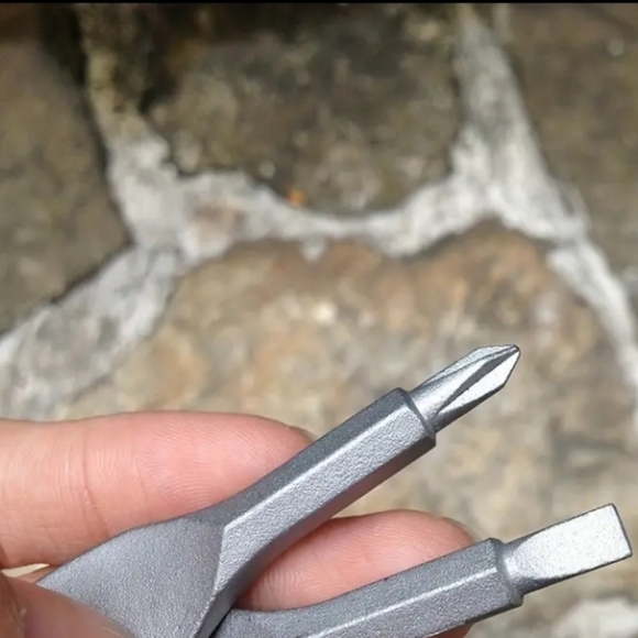 Pocket Screwdrivers, Philips & Flathead Key Screwdrivers + Key Ring/Keychain - Picture 4 of 8